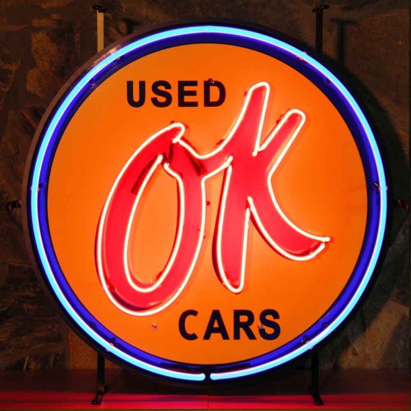 Neonskylt OK Cars med bakgrund - JOLINA HOLLAND