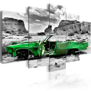 ARTGEIST Green retro car at Colorado Desert - Retrobil i &ouml;knen tryckt p&aring; duk - Flera storlekar 100x50 - Artgeist