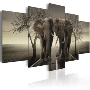 ARTGEIST It's a wild World! - Bild p&aring; elefanter som g&aring;r p&aring; v&auml;gen tryckt p&aring; duk - Flera storlekar 10 - Artgeist