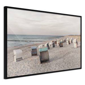 ARTGEIST PLAKAT - Baltic Beach Chairs 60x40 Vit med passepartout - Artgeist