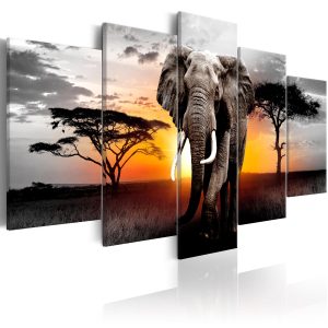 ARTGEIST bild tryckt p&aring; duk - Elephant at Sunset